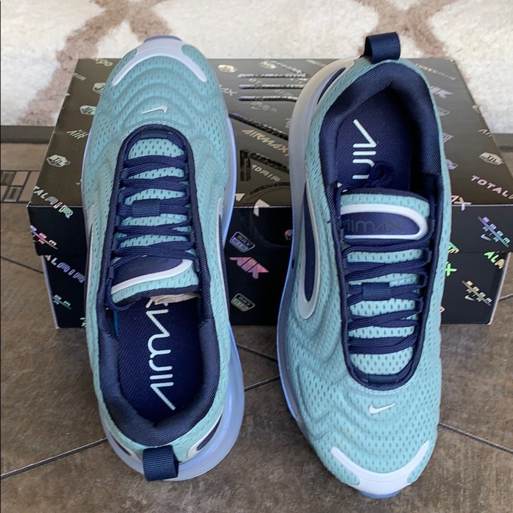 WMNS NIKE AIR MAX 720 Metallic Silver/Midnight Nav - Picture 7 of 16